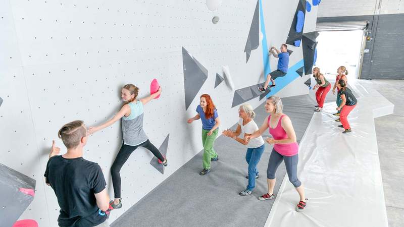 Teamgeist wecken: Einführung ins Bouldern