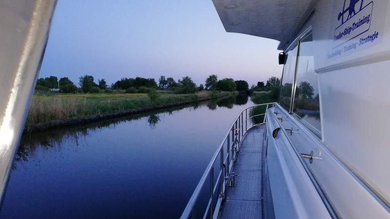 Strategieklausur auf Motoryacht, Niederlande