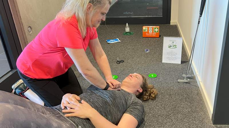 Miete eine Bürogolf-Ausrüstung für deinen Gesundheitstag im Rahmen des betrieblichen Gesundheitsmanagements (BG) für bis zu 45 Personen Bürogolf Mietausrüstung für den Gesundheitstag im Rahmen des betrieblichen Gesundheitsmanagements (BGM)
