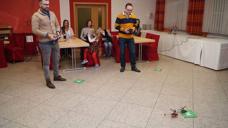 Indoor-Helikopter-Fliegen in der Rhön