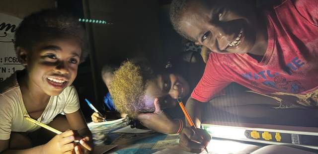 Christmas Impact Aktion: Solarsysteme bauen