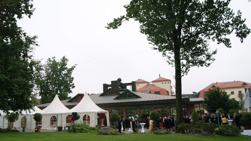 Blick von außen auf die Pavillions des A-ROSA Resorts