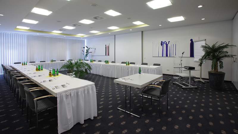 Seneca 100 m² mit Tageslicht Business-Hotel Artes