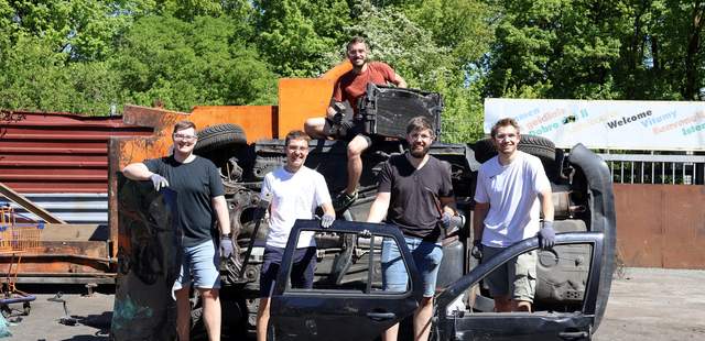 Auto zertrümmern