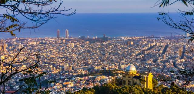 Mittelmeer-Perle Barcelona Barcelona ist die Hauptstadt Kataloniens