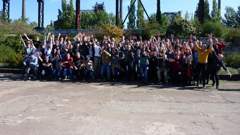 Gruppenbild beim Geocaching im Landschaftspark Duisburg