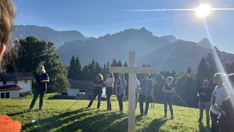 Sinnstiftende Bau-Aktion Gipfelkreuz