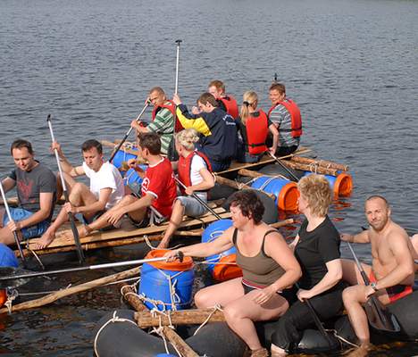 Floßbau & Floßfahrt Teamevent