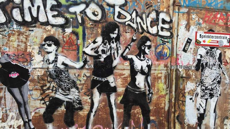 Graffiti "It`s time to dance" in Berlin
