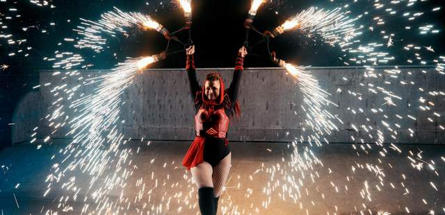 Solo-FeuerShow mit Pyrotechnik