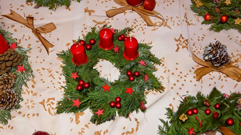 Adventskranz gestalten, Weihnachtsfeier