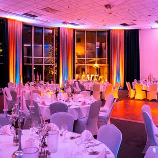 Hochzeits set up von 50 - 140 Personen WYNDHAM Hannover Atrium