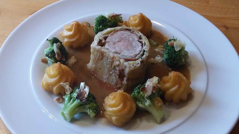 leckeres Schweinefilet im Blätterteigmantel