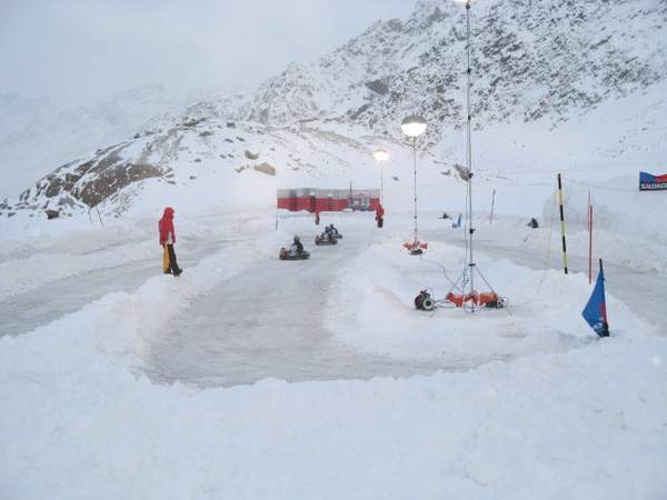 Eiskart Event am Gletscher in Österreich