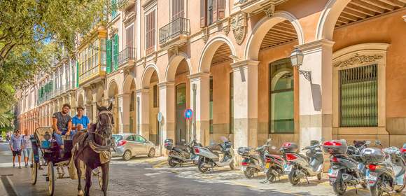 Pferdekutsche in der Altstadt von Palma de Mallorca