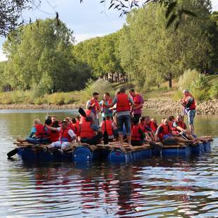 Flossfahren Riesen Floss Teambuilding