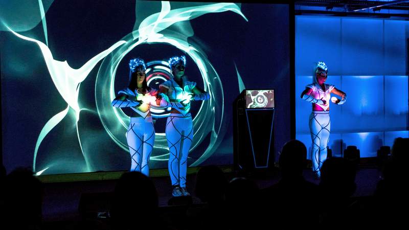 LED Show Project PQ Moderne LED Show mit Logo Integration