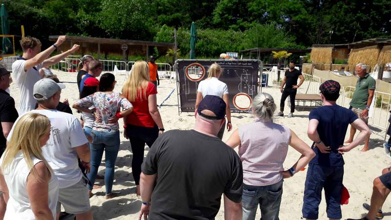 Torwandschießen auf Ihrer Beach-Olympiade