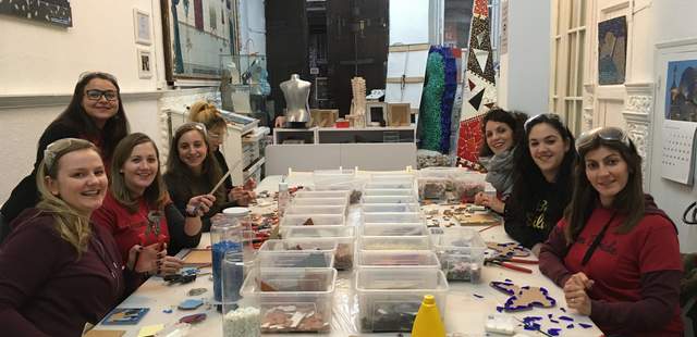 "Polterabend" mit Gaudís Mosaik Technik Kreieren Sie Ihr Mosaik in Gaudís Technik