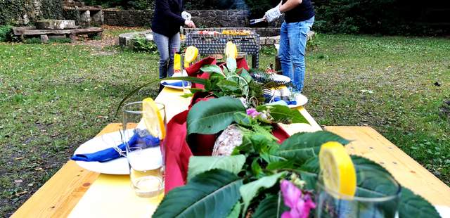 Team-Grillen im Grünen oder am Strand