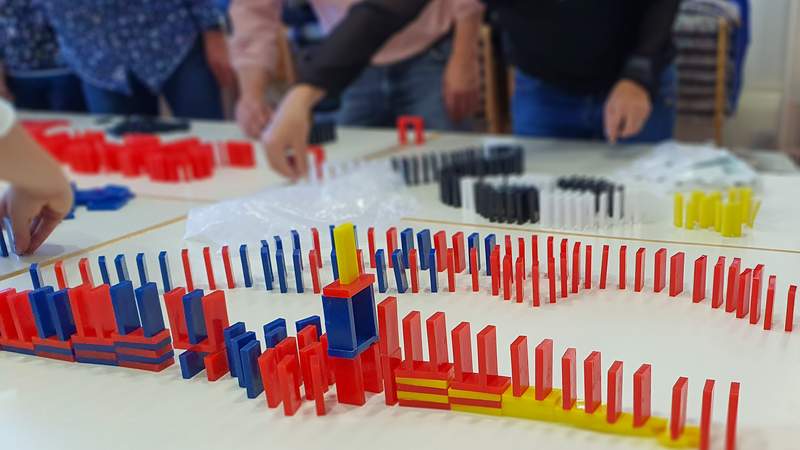 Domino Weihnachtsfeier, Firmenfeier, Domino Day, Teambuilding, Betriebsfeier, Domino Team