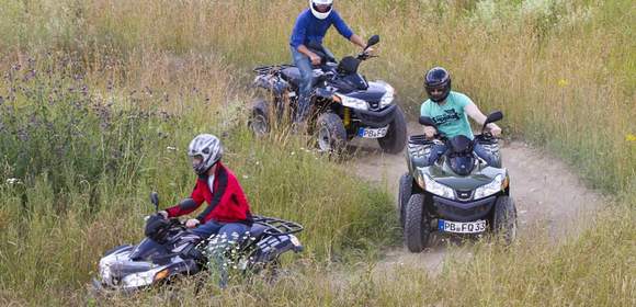 Teamevent mit Quadfahren, Bogenschießen...