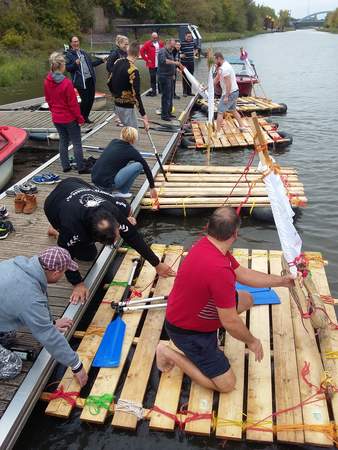 Floßbau Teamevent in Magdeburg