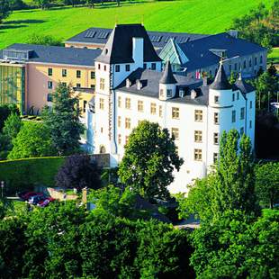 Außenansicht auf Schloss Berg und das Hotel