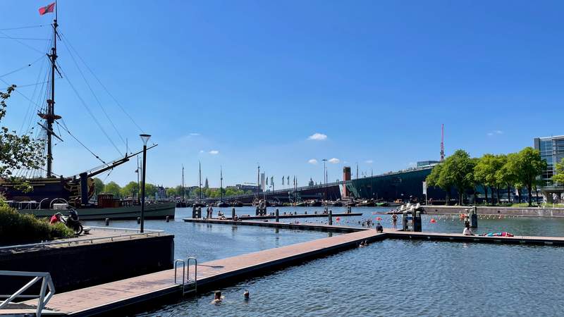 Zoome durch das Panorama von Amsterdam