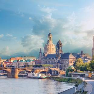 Frauenkirche, Elbe und Schiffe - Dresden