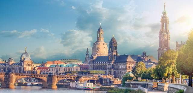 Frauenkirche, Elbe und Schiffe - Dresden