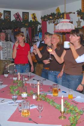 Hüttengaudi und Hüttenparty zur Weihnachtsfeier