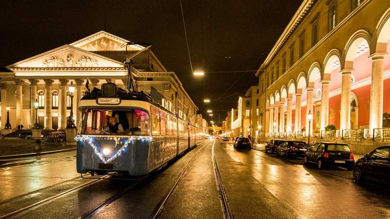 EventTram München bei Nacht