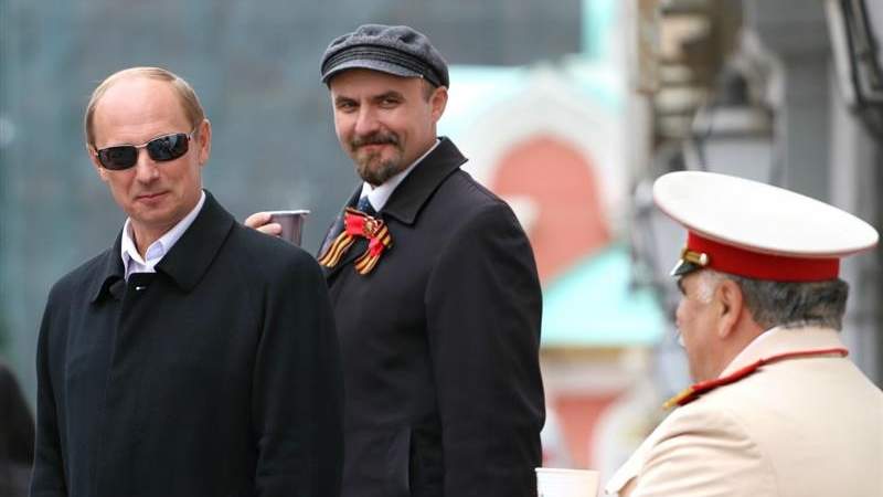 Schauspieler und Putin-Double bei der KGB-Tour durch Moskau