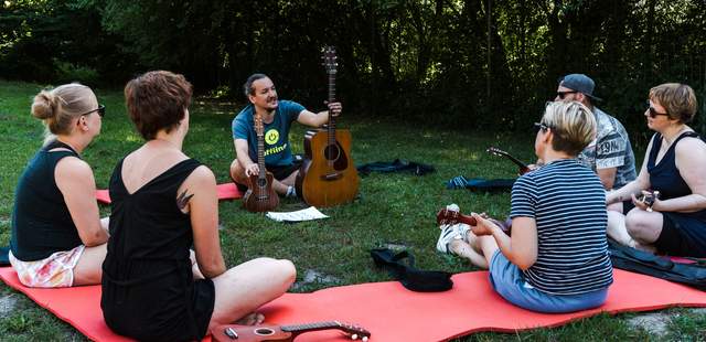 Ukulele_Workshop_Teamaktion_Teamevent_Musik-Teamaktion