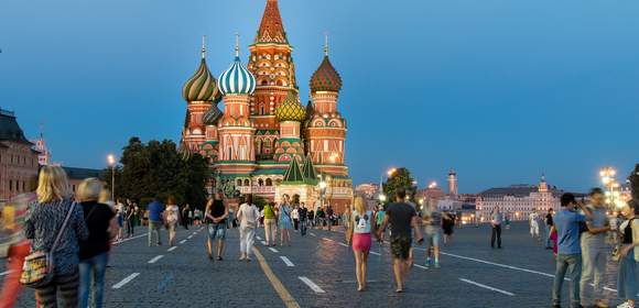 Blick auf die Basilius-Kathedrale auf dem Roten Platz in Moskau