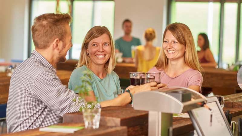 Teamwork & Spaß beim Floßbau im Allgäu