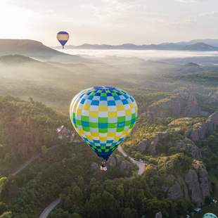 Heißluftballonfahrt über die Felsen von Belogradchik Abenteuerreise zum Roten Felsen Belogradchik