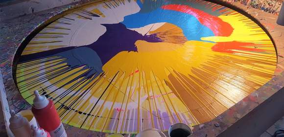 Gestalten Sie Spin Paintings mit 1.400 U/min!