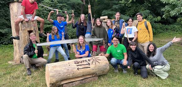 Baumhöhle für wild lebende Honigbienen bauen!
