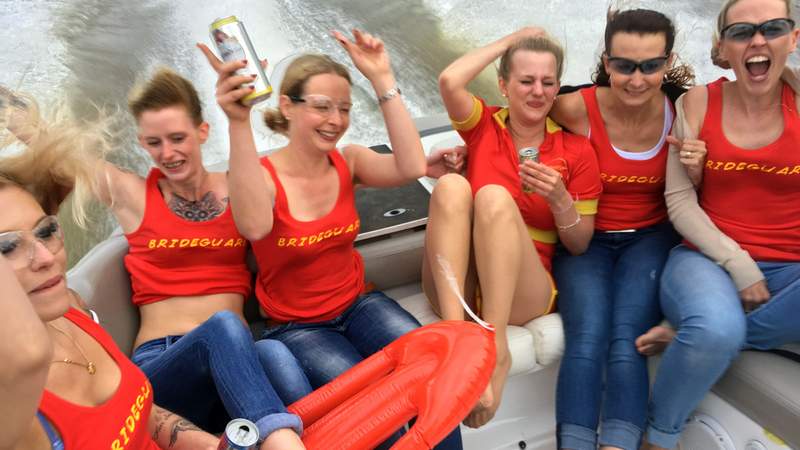 Junggesellenabschied auf dem Partyboot