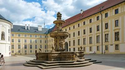 Incentive Reise Tschechien Prager Burg Brunnen