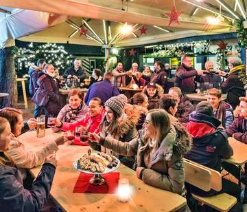 Zusammensitzen Weihnachtsmarkt Ihr persönlicher Weihnachtsmarkt in Frankfurt