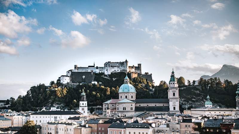 Salzburg, die idyllische Stadt in den Bergen