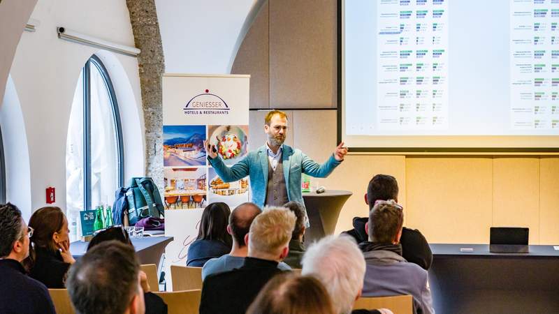 TOP 100 Keynote Speaker Karsten Homann mit seinem Vortrag: Warum dein Hotel keine Gäste hat