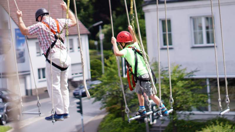 Mobiler Hochseilgarten: El Cubo