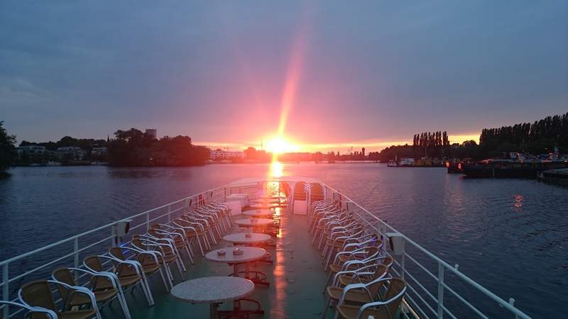 Sommerfest oder Weihnachtsfeier auf der Spree