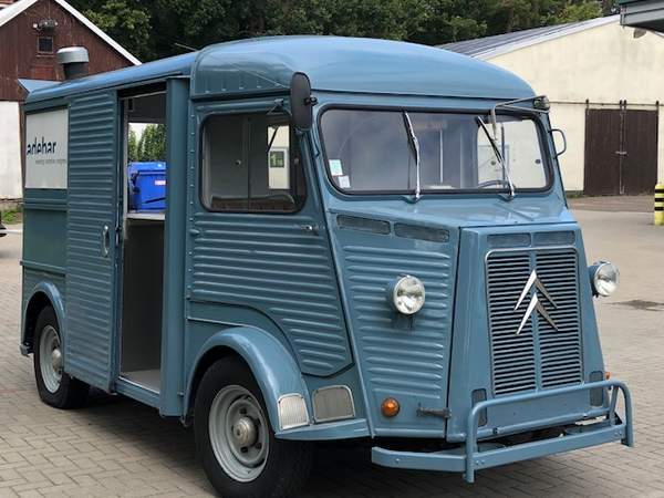 Ein Oldtimer Foodtruck geht auf Reisen