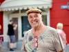 holger franke in der promi tour vor dem TV-Set von unter uns