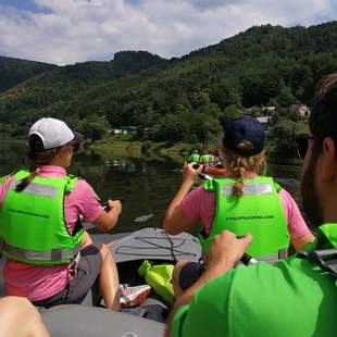 Mit dem Schlauchboot Fun genießen Rafting